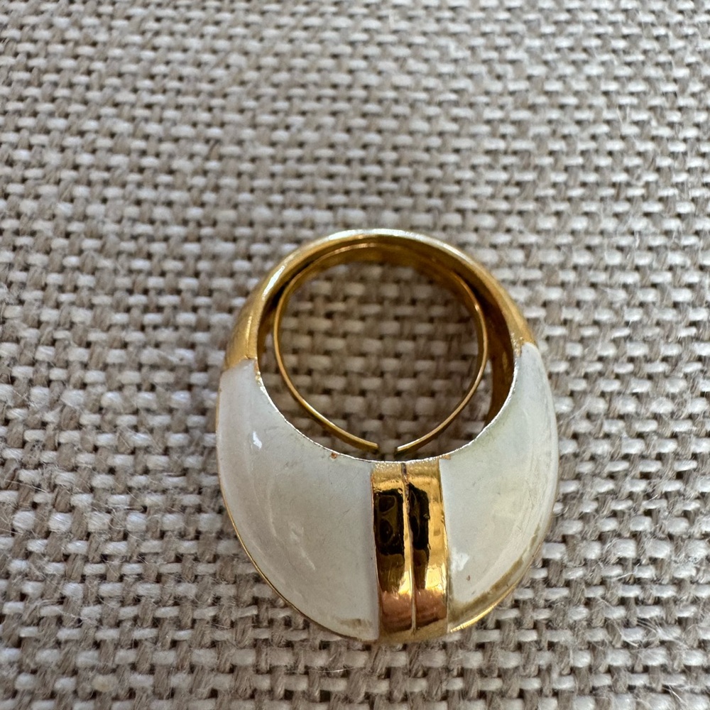 Vintage Trifari enamel and gold ring